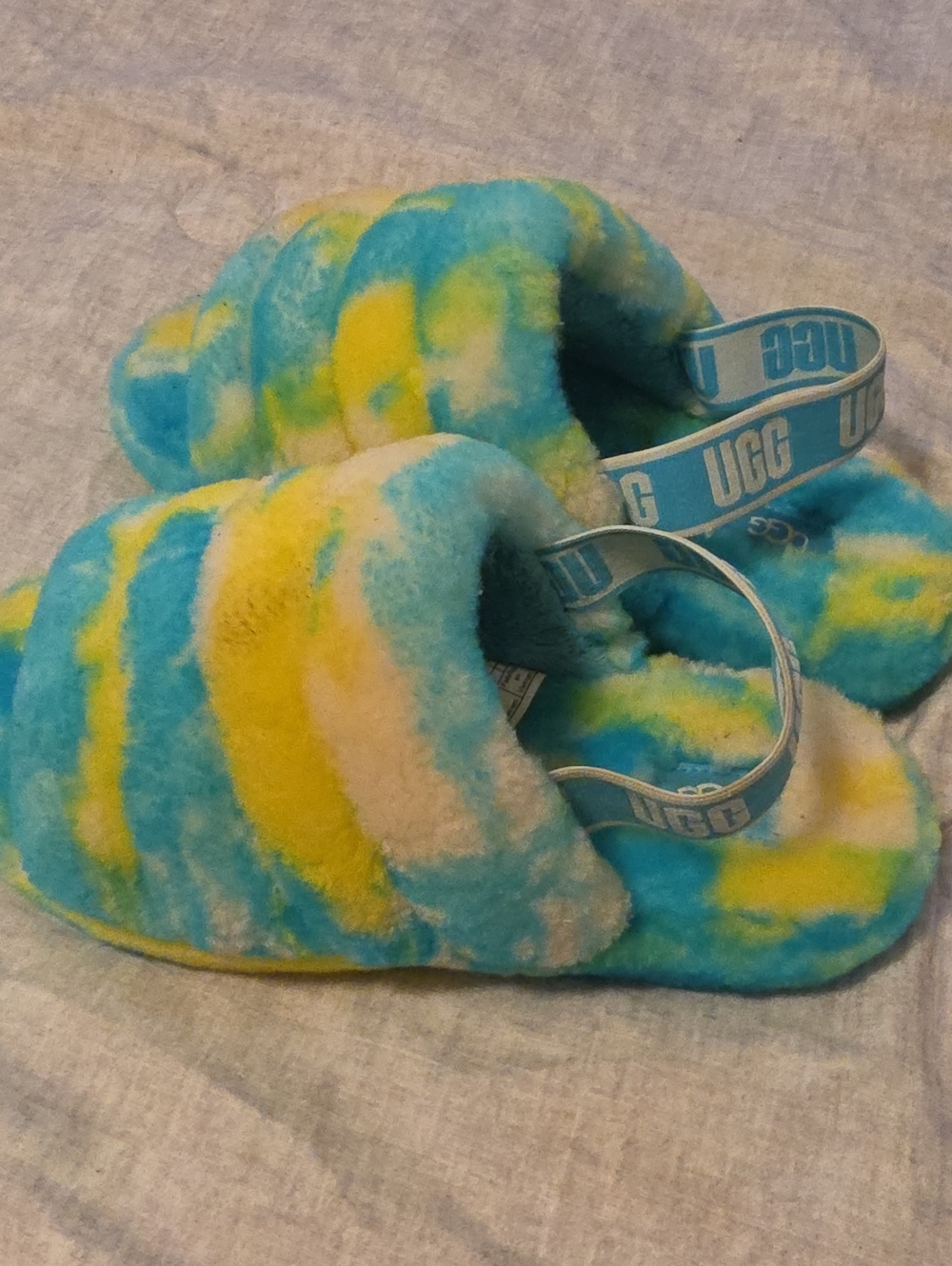 UGG Kids Tie-Dye Fluff Slides in Blue, Yellow & Cream